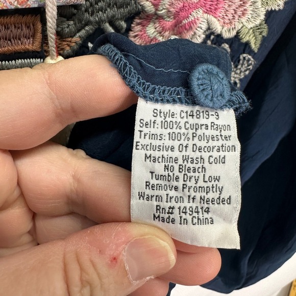 Johnny Was Mari Blouse Navy Blue Floral Embroidered 3/4 Sleeve Bohemian Top Sz S - Picture 7 of 8